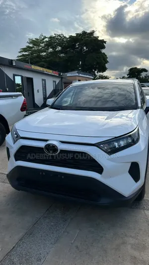 Toyota RAV4 2024 White