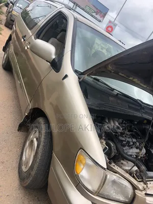 Toyota Sienna LE 2002 Gold
