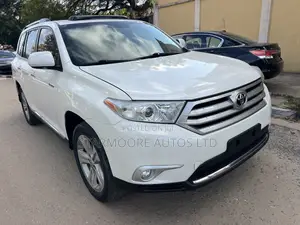 Toyota Highlander Limited 3.5l 4WD 2013 White