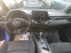 Toyota C-HR 2019 Blue