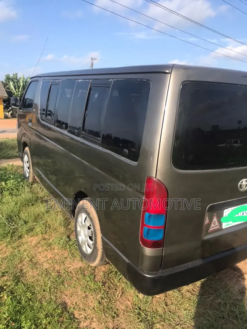 Toyota HiAce 2011 Grey