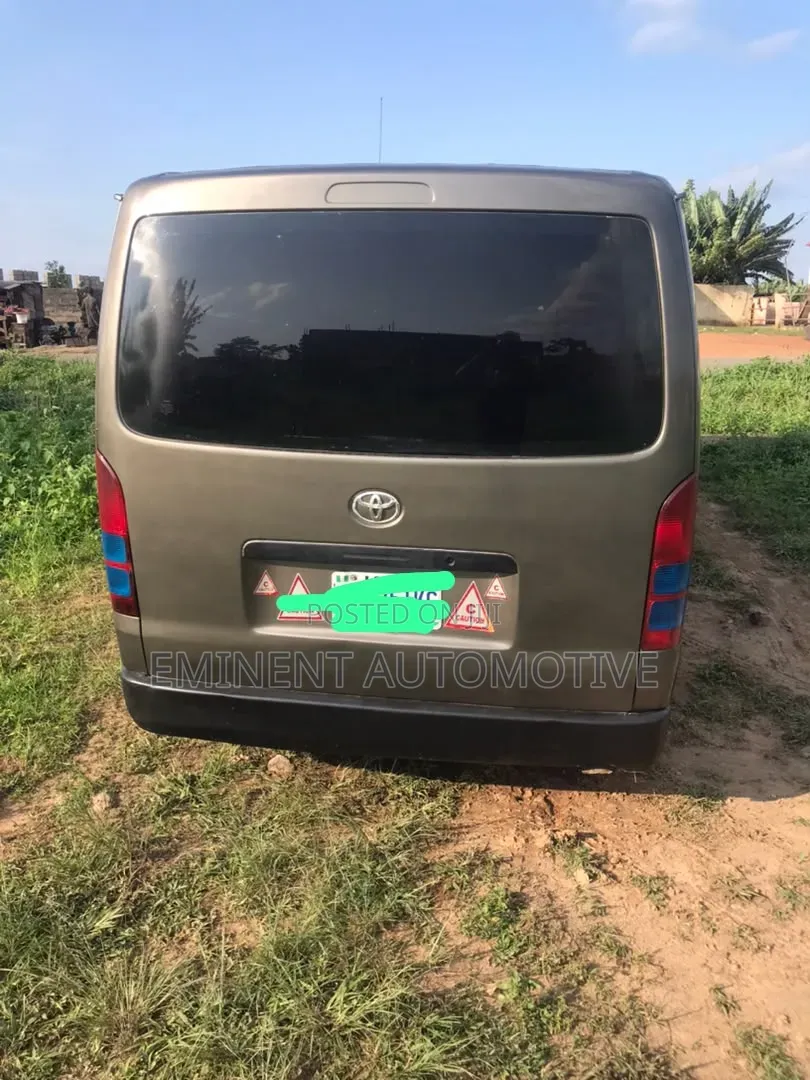 Toyota HiAce 2011 Grey