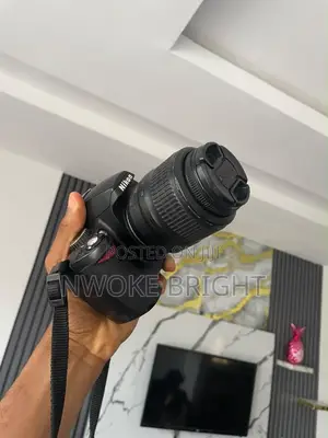 Nikon D60 DSLR Camera With 18–55mm VR Lens + Camera Bag