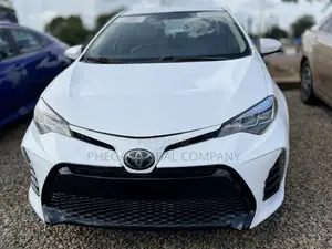 Toyota Corolla SE (1.8L 4cyl 2A) 2018 White