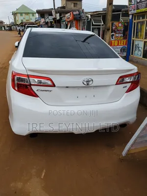 Toyota Camry SE 4dr Sedan (2.5L 4cyl 6A) 2013 White