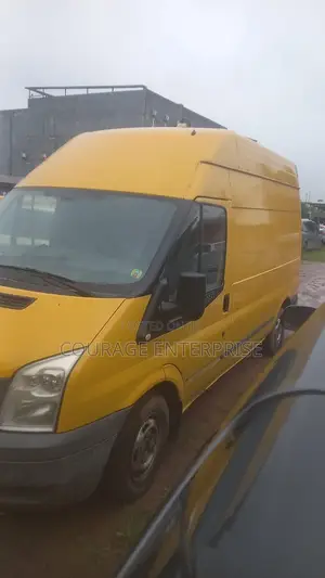 Ford Transit 2012 Yellow