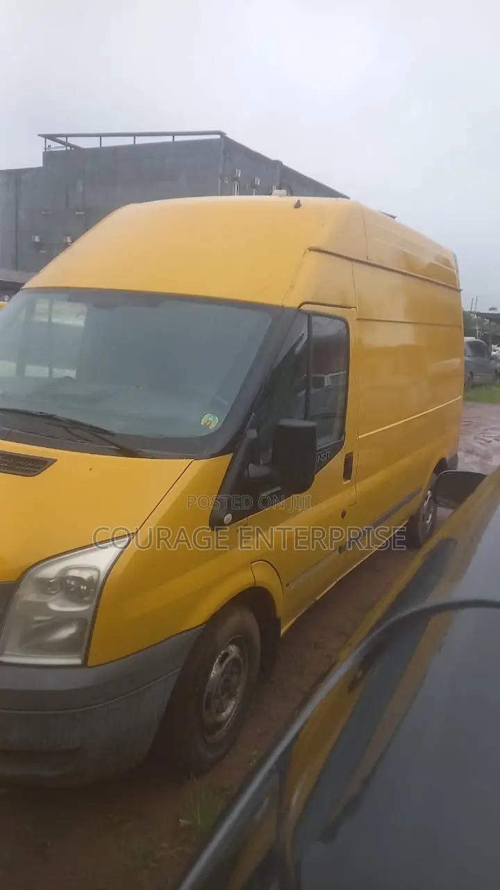 Ford Transit 2012 Yellow