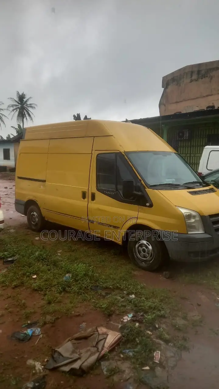Ford Transit 2012 Yellow
