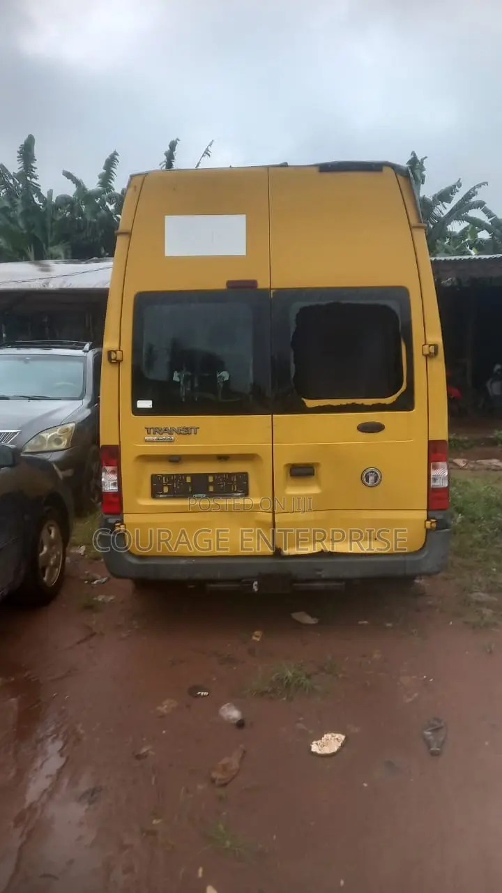 Ford Transit 2012 Yellow