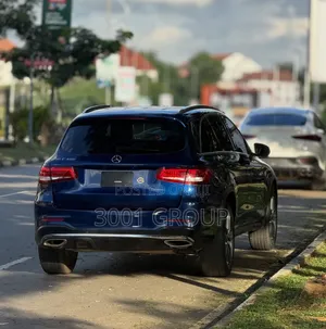 Mercedes-Benz C300 2017 Blue
