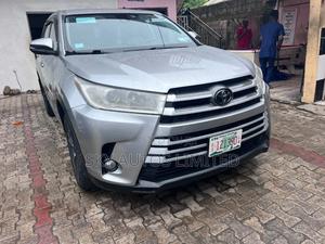 Toyota Highlander LE 4x4 V6 (3.5L 6cyl 8A) 2018 Silver