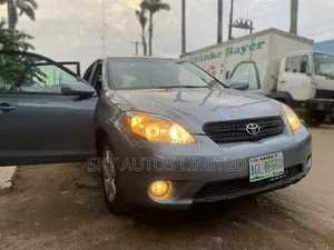 Toyota Matrix Hatchback FWD (1.8L 4cyl 5M) 2005 Blue
