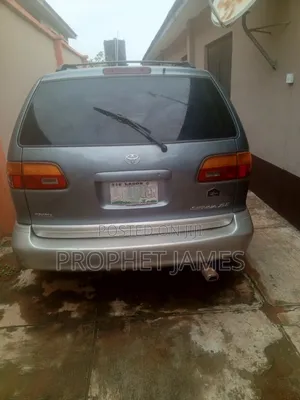 Toyota Sienna 2000 Green