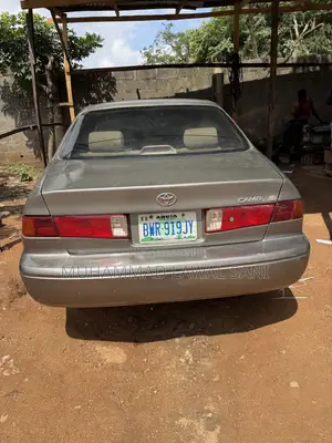Toyota Camry 2000 Gray