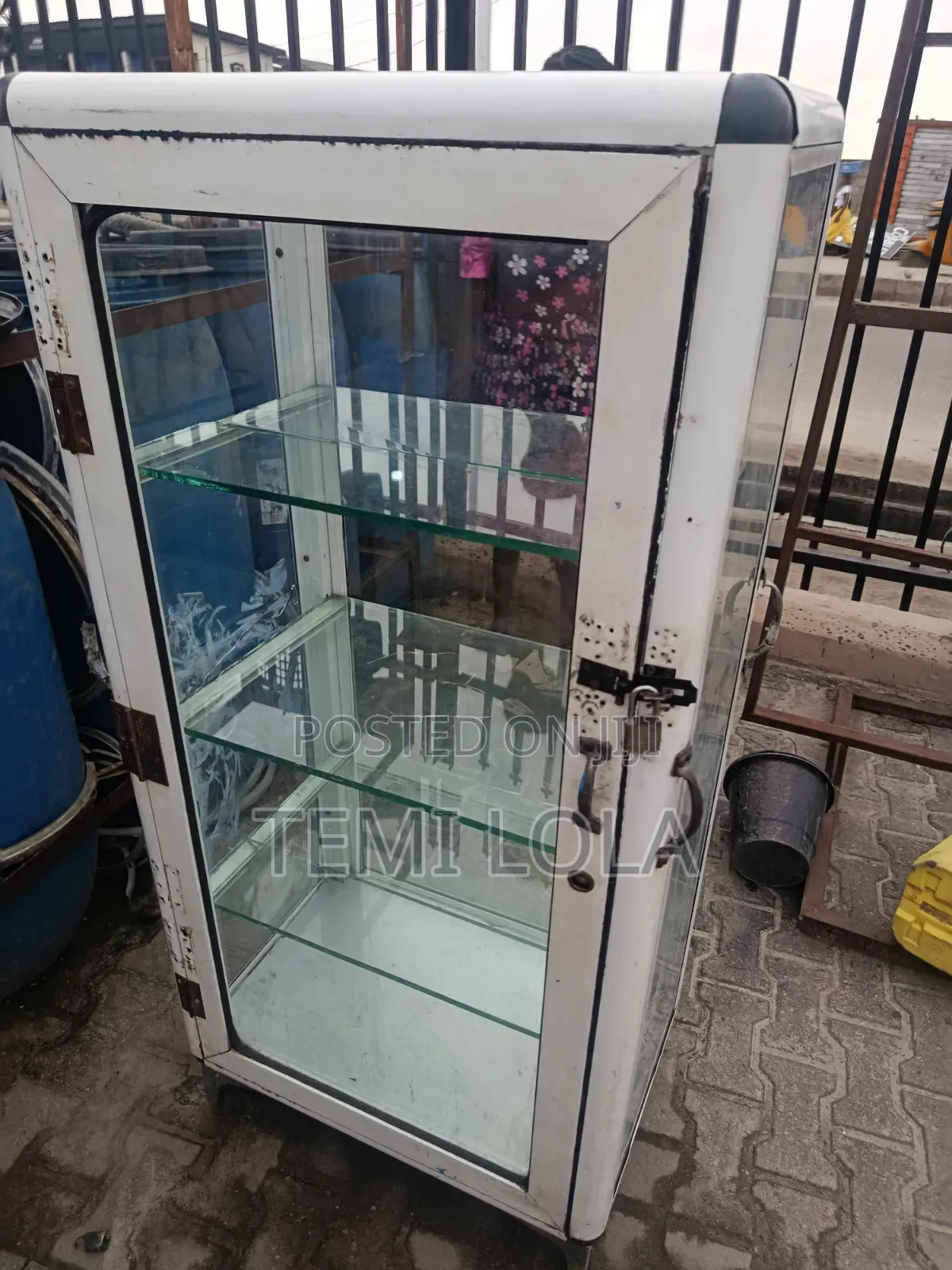 Show Glass