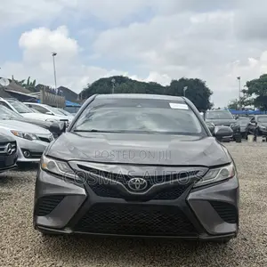Toyota Camry SE FWD (2.5L 4cyl 8AM) 2018 Gray