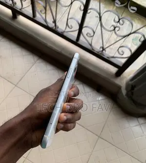 Apple iPhone 11 64 GB White