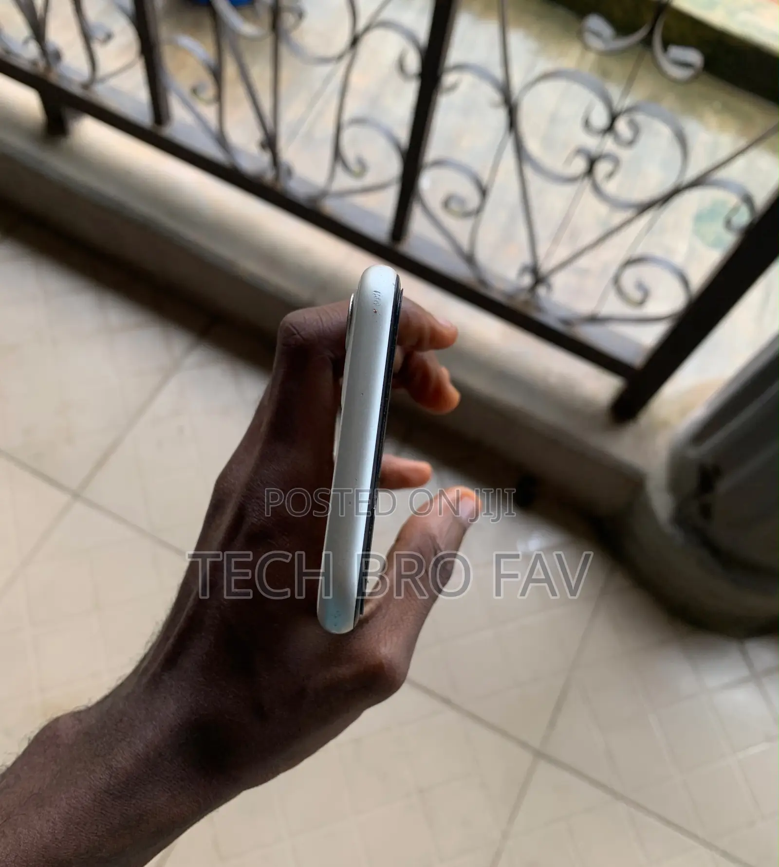 Apple iPhone 11 64 GB White