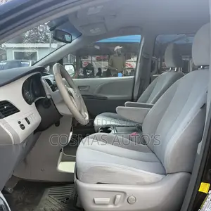 Toyota Sienna LE AWD 7-Passenger 2013 Black