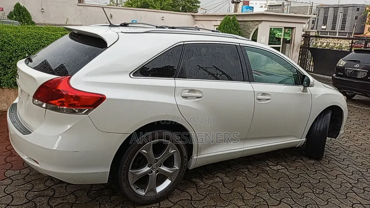 Toyota Venza LE 2010 White