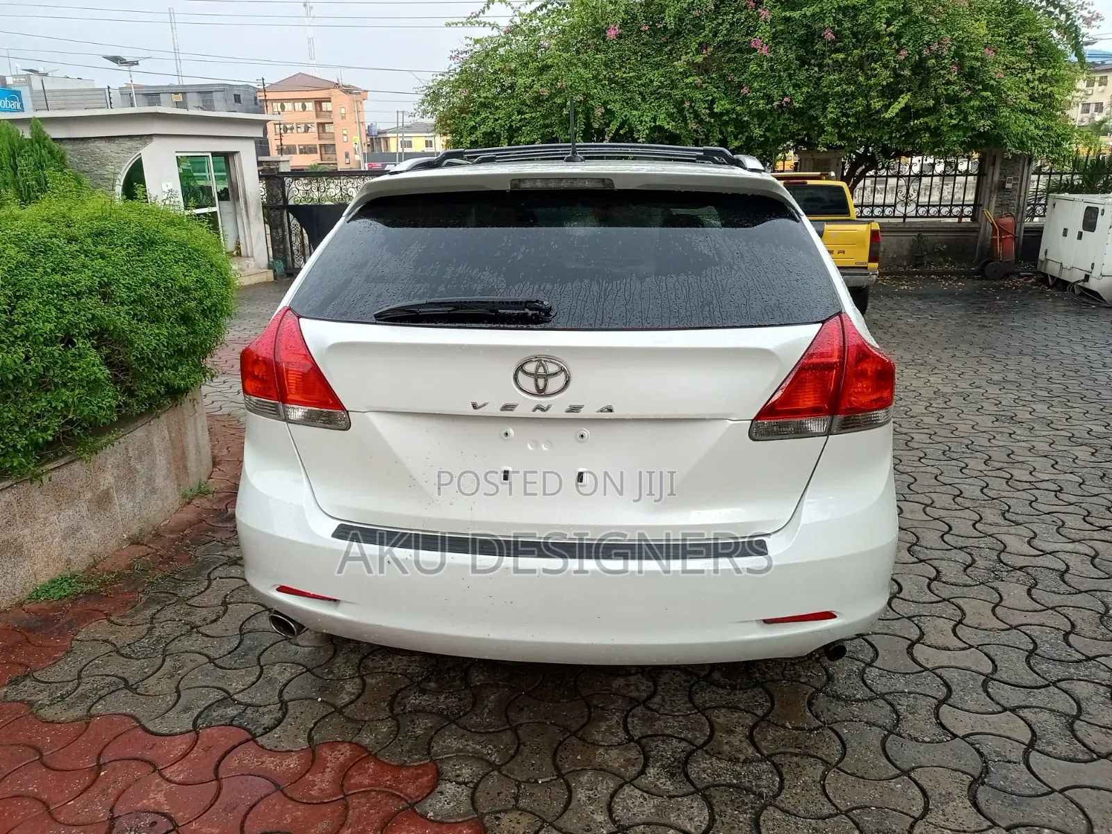 Toyota Venza LE 2010 White