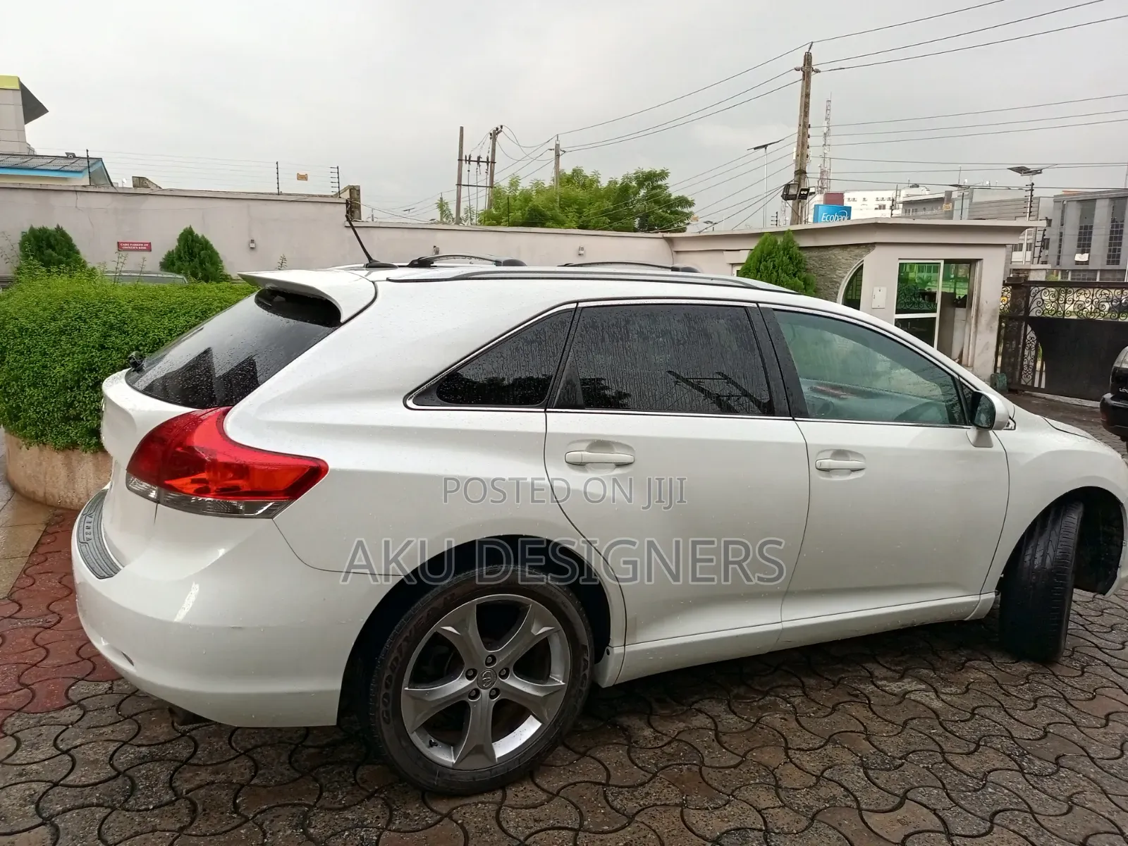 Toyota Venza LE 2010 White