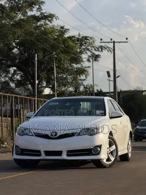 Toyota Camry SE 4dr Sedan (2.5L 4cyl 6A) 2013 White