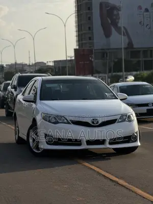 Toyota Camry SE 4dr Sedan (2.5L 4cyl 6A) 2013 White