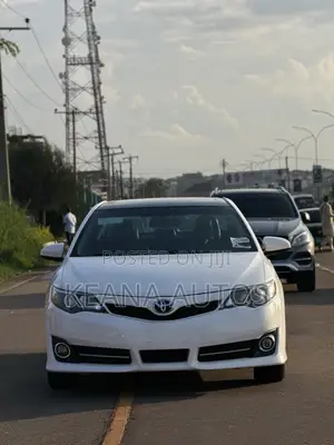 Toyota Camry SE 4dr Sedan (2.5L 4cyl 6A) 2013 White