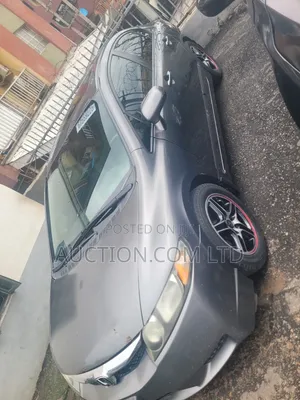 Honda Civic 1.8 5 Door Automatic 2011 Gray