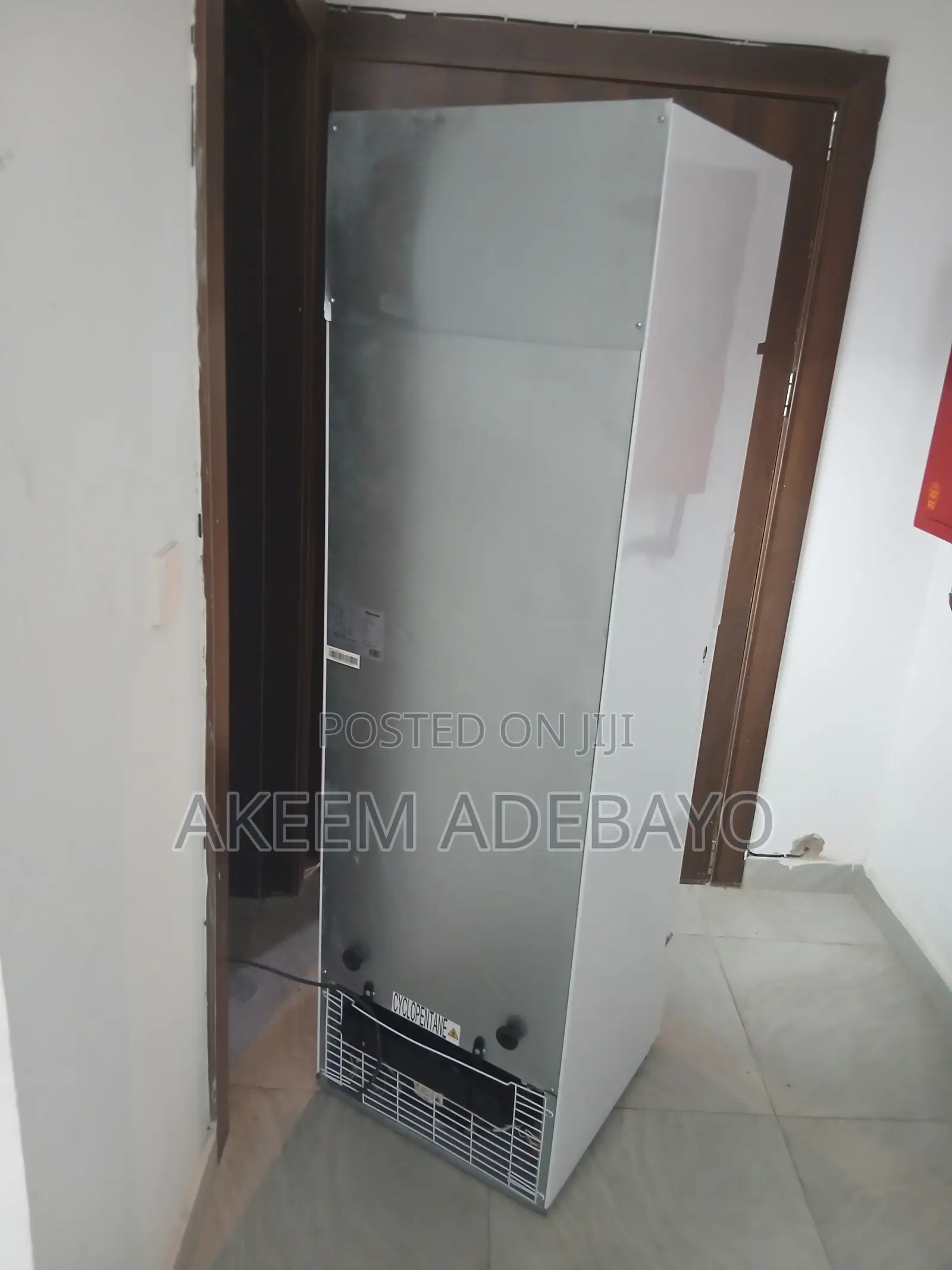 Hisense 222L Showcase Refrigerator