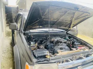 Toyota 4-Runner 2000 Green