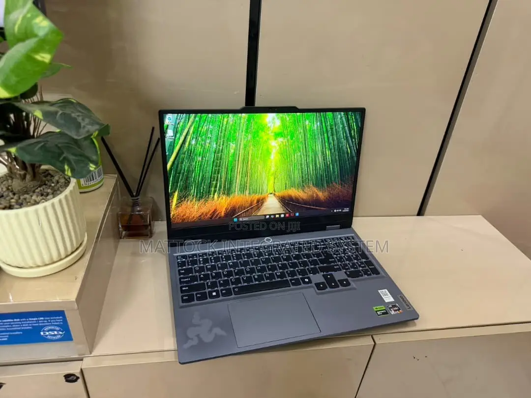 Laptop Lenovo LOQ 15ARP9 16GB AMD Ryzen 7 SSD 512GB