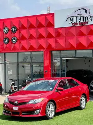 Toyota Camry SE 4dr Sedan (2.5L 4cyl 6A) 2014 Red
