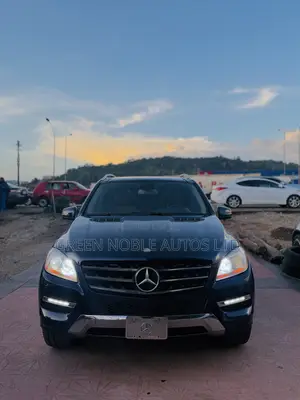 Mercedes-Benz M Class ML350 4MATIC 4dr SUV AWD (3.5L 6cyl 7A) 2015 Blue