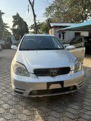 Toyota Matrix Hatchback FWD (1.8L 4cyl 5M) 2005 Silver