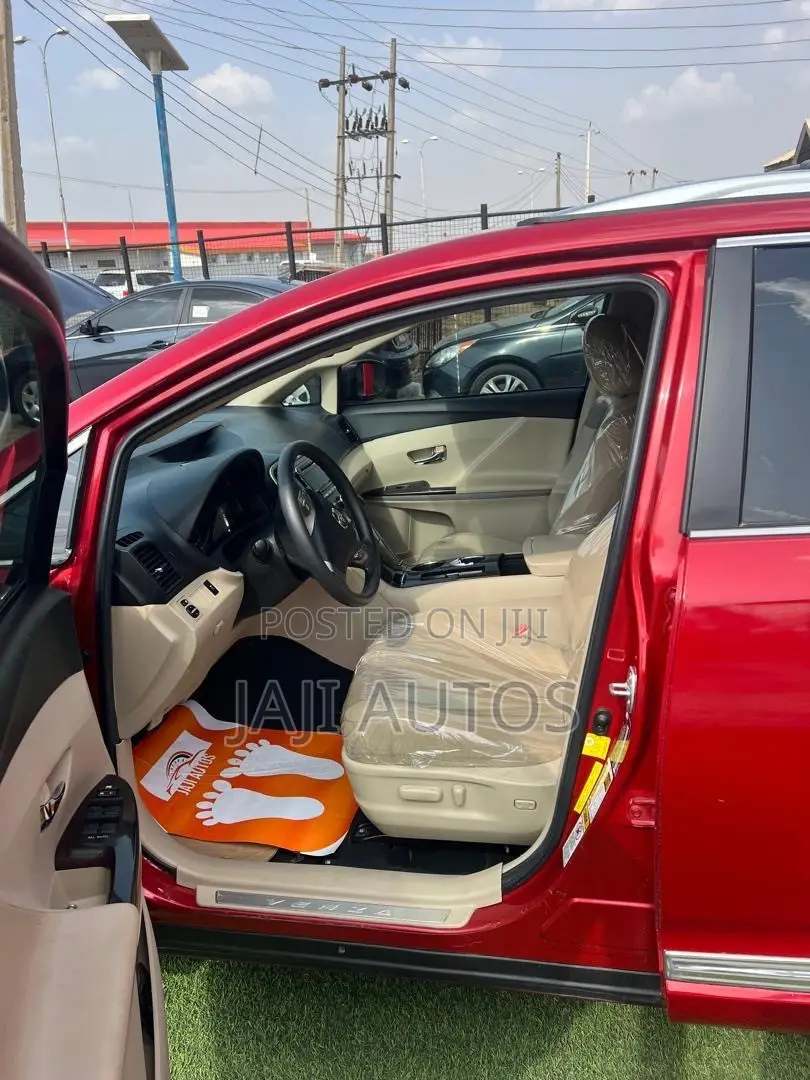 Toyota Venza LE 2012 Red