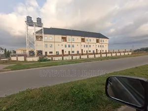4bdrm Duplex in Idu for rent