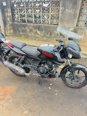 Bajaj Pulsar 220 F 2022 Black