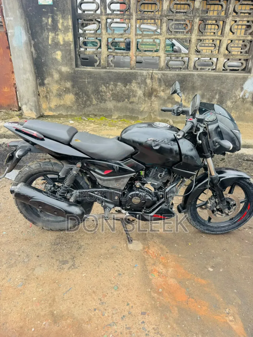 Bajaj Pulsar 220 F 2022 Black