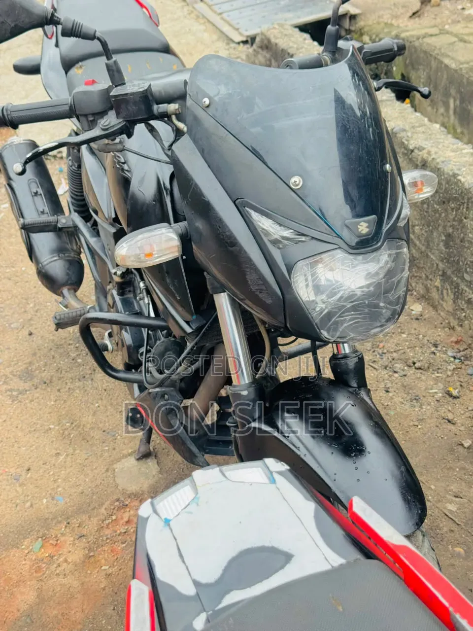Bajaj Pulsar 220 F 2022 Black