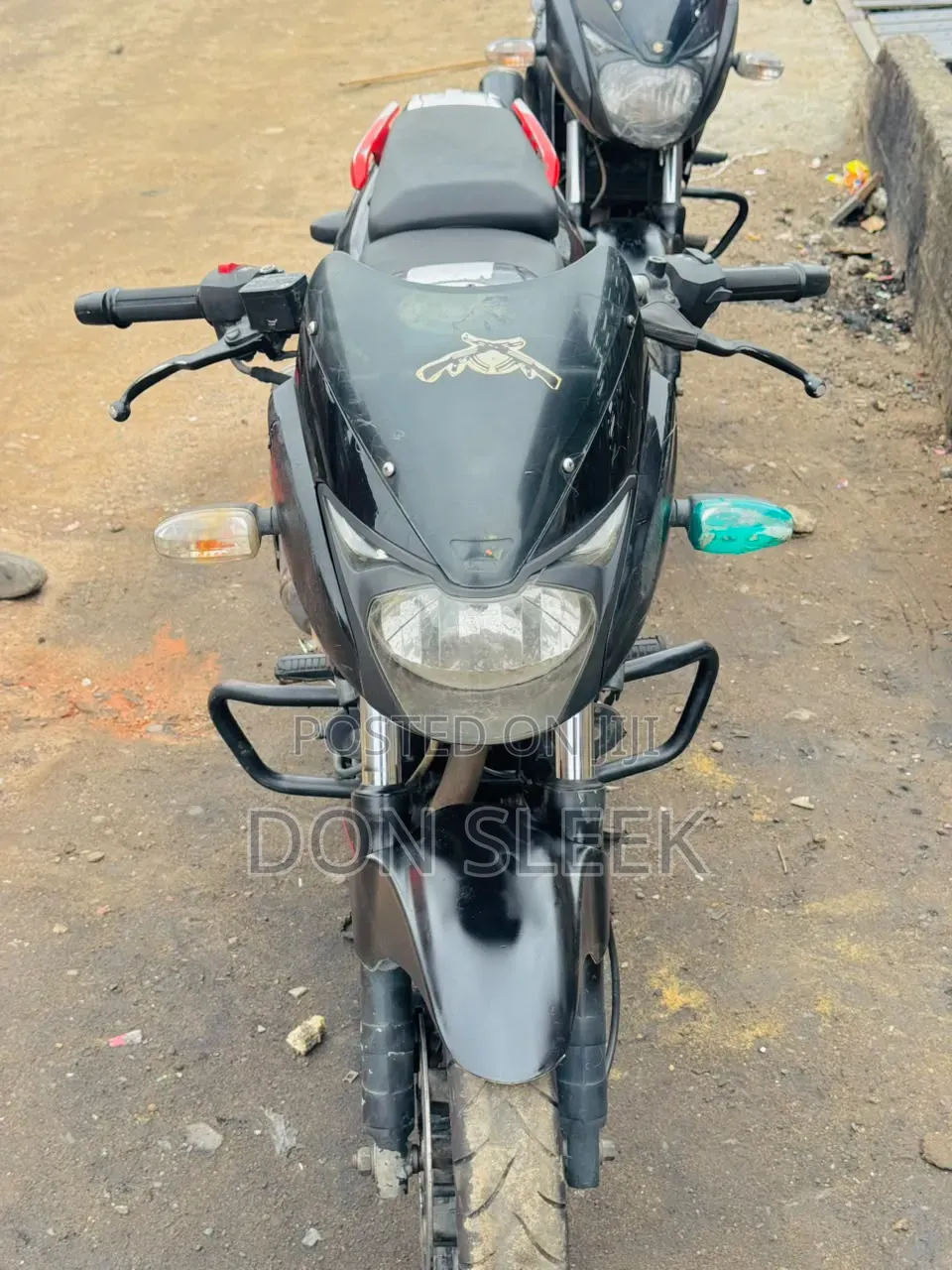 Bajaj Pulsar 220 F 2022 Black