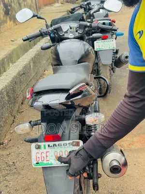 Bajaj Pulsar 220 F 2022 Black