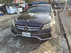 Mercedes-Benz C300 2016 Black