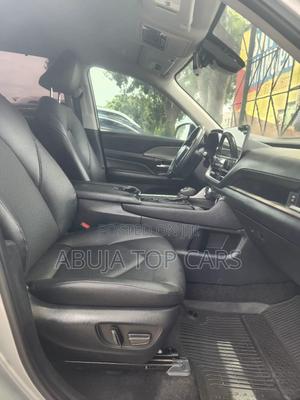 Toyota Highlander 2024 Silver