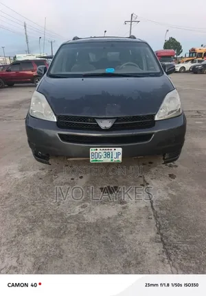 Toyota Sienna 2005 Gray