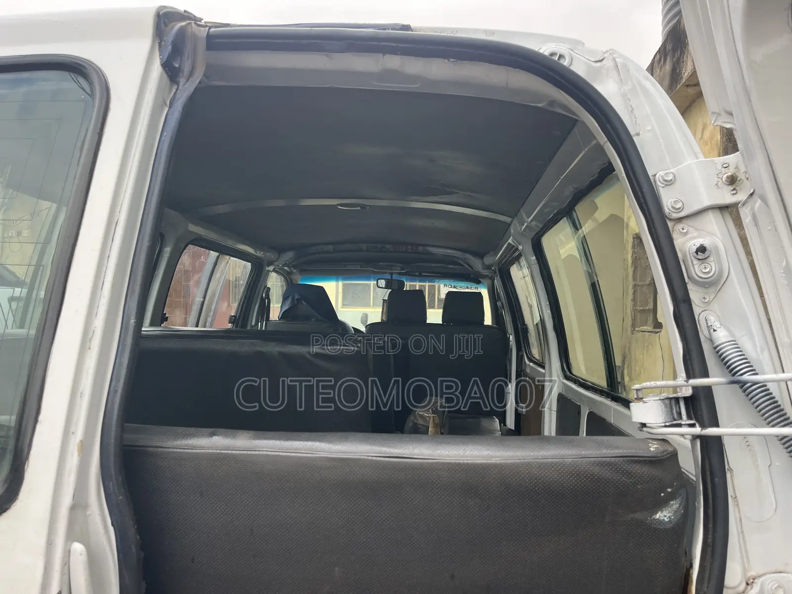 Toyota HiAce 2000 White