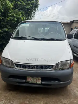 Toyota HiAce 2000 White