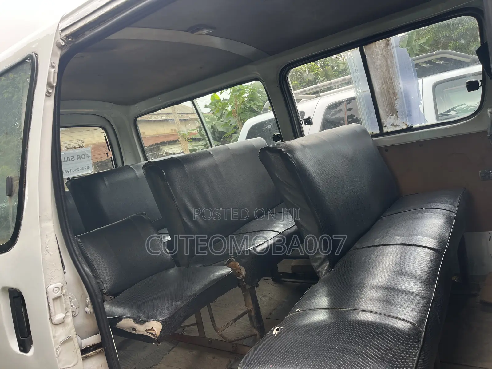 Toyota HiAce 2000 White