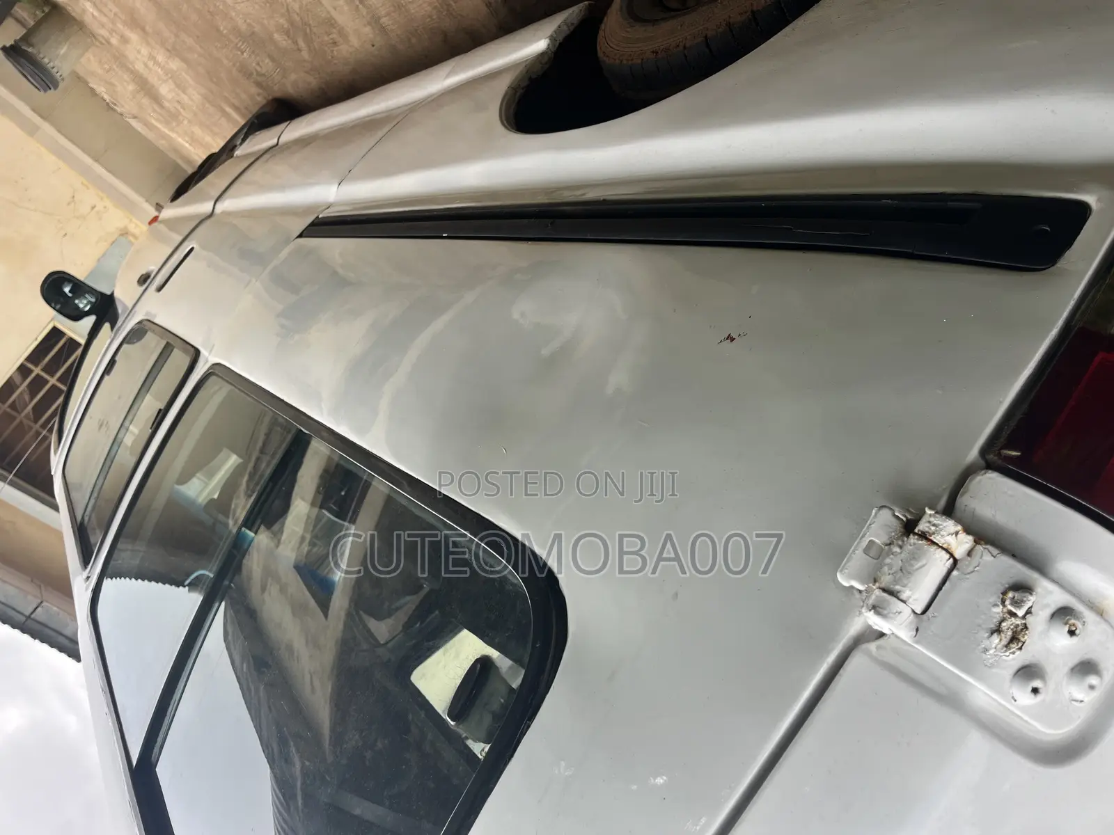 Toyota HiAce 2000 White
